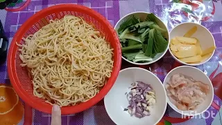 Masak mee goreng untuk sarapan pagi..