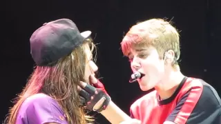 Justin Bieber - One less lonely girl (OLLG) @River Plate Stadium 12/10 HD (Desde FILA 2) LIVE