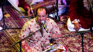 Rahat Fateh Ali Khan singing Tere Mast Mast Do Nain Live (Dabangg)