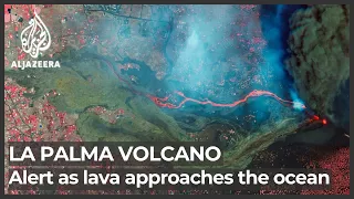 La Palma volcano: High alert as lava approaches the water