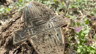 DIGGING IN EXTREME HEAT! THERE ARE FINDINGS! SUBTITLES