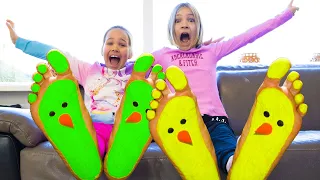 Amelia and Avelina have fun with lots of orbeez - funny stories for kids