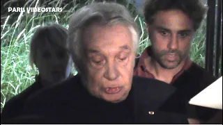 Michel SARDOU signe des autographes à ses fans à Paris le 30 aout 2021