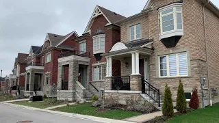 What does typical Canadian house look like. New neighbourhood