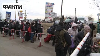 Жінки з дітьми продовжують виїжджати за межі України: ситуація на західних рубежах