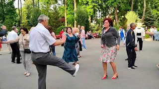 Вечорницi шикидим шикидим Танцы в парке Горького Май 2021 Харьков