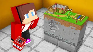 JJ Trapped Mikey in a Tiny World in Minecraft (Maizen)