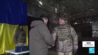 Ukraine : President Zelensky visited troops near eastern front • FRANCE 24 English