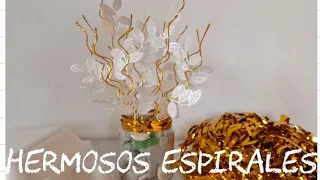 hermosos espirales de reciclaje de platos desechables y cortinas de cumpleaños