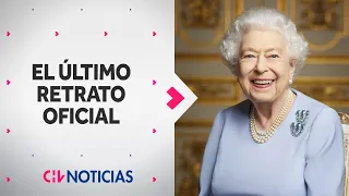 EL ÚLTIMO RETRATO OFICIAL de la reina Isabel II que fue publicado el día de su funeral