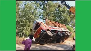 Extremely Dangerous Operator Excavator Fails ! Idiots Heavy Equipment Accidents Compilation