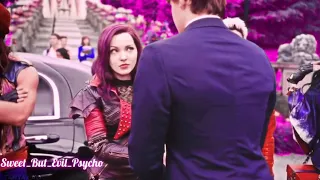 Descendants Girlfriend Avril Lavigne Ft Mal, Ben and Audrey