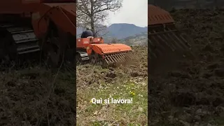 trattore al lavoro