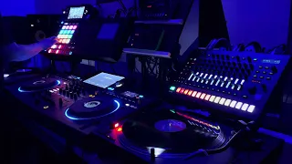 Cooking some Nu Disco House Music 👨🏻‍🍳 with the Pioneer DJ DJS 1000 Sampler