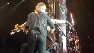 Keith Urban Pays Tribute To Those Who Died in 2016 Nashville NYE 2016-2017 (with Nicole Kidman)