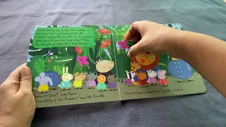 Peppa Pig: At the Zoo: A Lift-the-Flap Book Board book