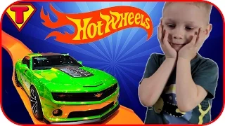 Хот Вилс гараж с подъемником и машинками hot wheels