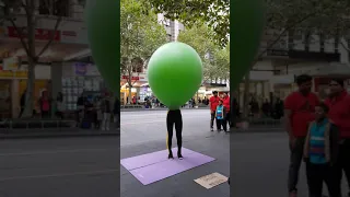 Melbourne CBD Balloon Man Closer Look