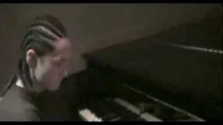 Tokio Hotel Tom Kaulitz tocando Piano!