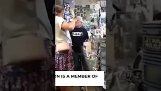 Дед выгоняет Трансгендера из магазина