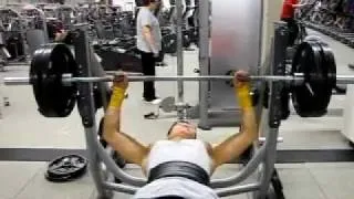 Bench Press 225 lbs at the age of 43, Springfield YMCA, Filmed by Austin Chen