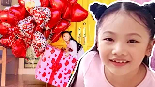 Bug Makes the Happiest Valentines Party Ever ! Instagram Followers Control Little Big Toys