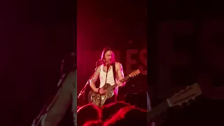 Myles Kennedy - World on fire (acoustic) well some of it Birmingham