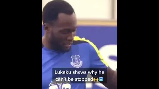 Lukaku shows his physicality and strength😳😬