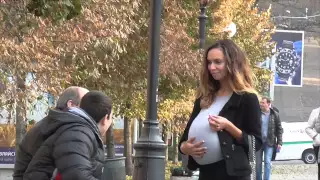 Беременная девушка курит [Социальный Эксперимент] / Pregnant girl smokes [Social Experiment]