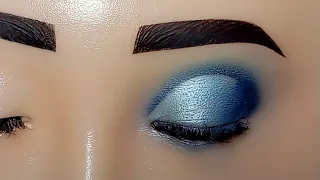 Maquillaje de ojos en el tablero de práctica  | maquillaje de ojos en azulito💙