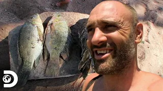 Ed monta armadilhas para caçar pássaros e peixes | Ed Stafford, o sobrevivente | Discovery Brasil