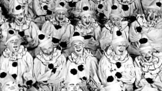He who gets slapped (1924) - Laughing clowns