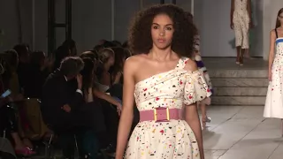 Carolina Herrera presenta su colección Primavera 2018 en el MoMA