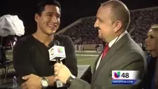 Mario López en El Desfile Navideño de McAllen ¡EN ESPAÑOL!