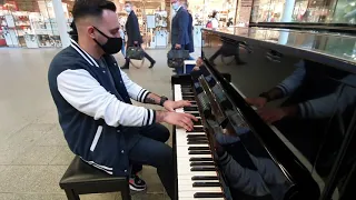 Nuvole Bianche in Mall Piano Performance