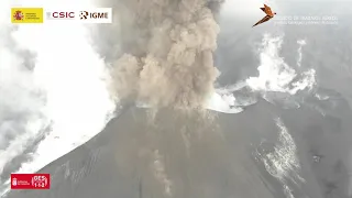 15/11/2021 Detalle de la columna eruptiva freatomagmática. Erupción La Palma IGME