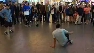 Las Vegas Street Breakdancers downtown - bboy powermoves