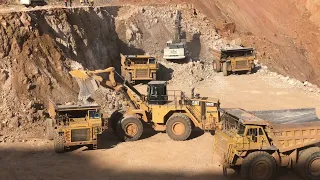 Caterpillar 992G Wheel Loader & Liebherr 984 Excavator Loading Cat Dumpers - Sotiriadis/Labrianidis