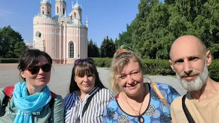 Чесменский дворец и Чесменская церковь среди сталинской застройки с @annaadamo