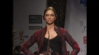 DEEPIKA PADUKONE walk for ROHIT BAL.  |wills lifestyle fashion week |  2006.