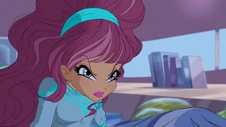 Aisha escapes while everyone's asleep | Winx Club Clip