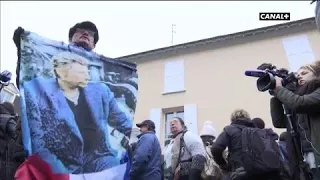 Les fans orphelins de Johnny Hallyday se sont déplacés pour lui rendre hommage - CANAL+