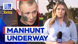 Image released as police hunt armed fugitive who fled Victoria | 9 News Australia