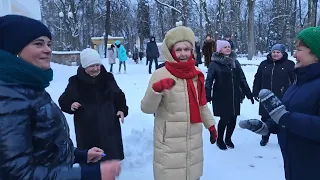 7.01.24г..."ВЕСЕЛУХА"... Олег Гаврилюк... звучит на танцполе в Гомельском парке...