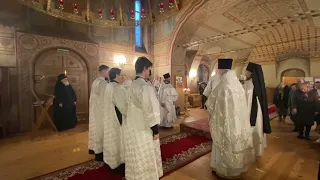 Архиерейское богослужение в храме Новомучеников и Исповедников Российских в Коммунарке.