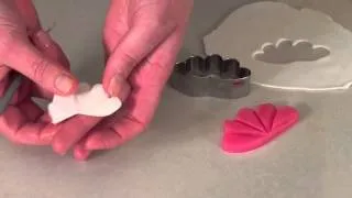 Making a sugar frangipani