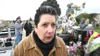 Emotion après le saccage de la tombe de Claude François #claudefrancois