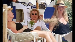 Rod Stewart and wife Penny Lancaster spotted soaking up sun on Marbella beach with sons【News】