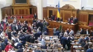 Тимошенко заблокувала президію у Раді
