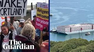 Rival groups protest against asylum barge arrving in Portland